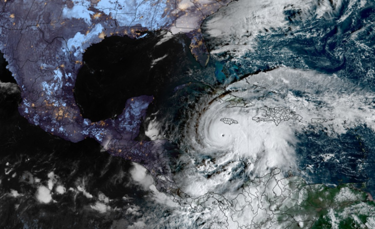 El fenómeno alcanzó categoría cinco en el Caribe.
 – En un click