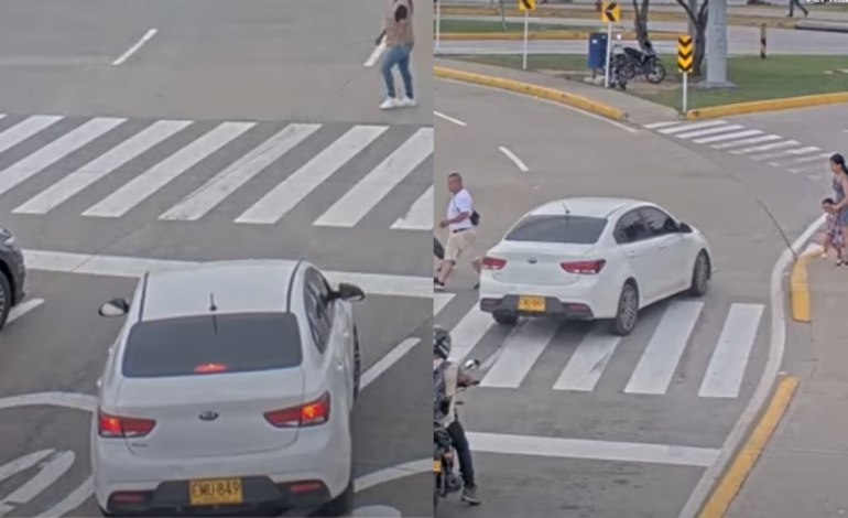 Madre e hija se salvaron de ser atropelladas en una rotonda
 – En un click