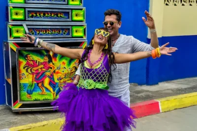 Bomba Estéreo y Carlos Vives se unen en ‘La Samaria’, un homenaje a su Santa Marta natal
– En un click