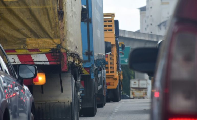 China es intratable en la carrera de autos eléctricos y está en camino de repetir con camiones de carga

 – En un click