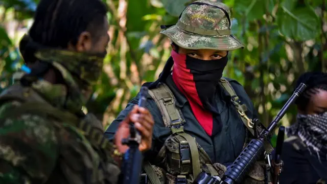 Del uniforme a la delincuencia: ex militares colombianos reclutados por redes internacionales de narcotráfico –
– En un click