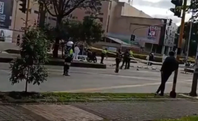 Motociclista murió tras chocar con grúa –
– En un click
