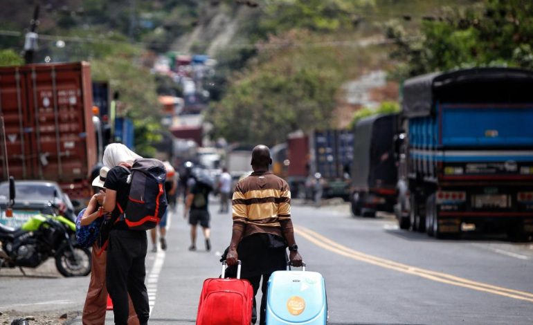Bloqueo de comunidades en la vía Cali a Buenaventura, en el Valle, se suma a la paralización en la carretera Panamericana, en el sur del Cauca
– En un click