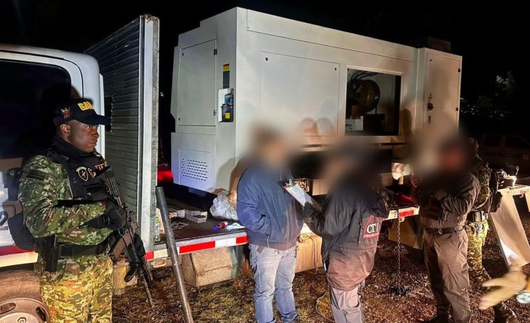 Los militares asestan un duro golpe al narcotráfico en Bogotá

 – En un click