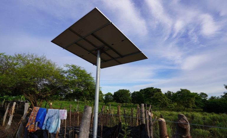 Gobierno instala sistema de energía limpia en Cesar, Antioquia y Magdalena
– En un click