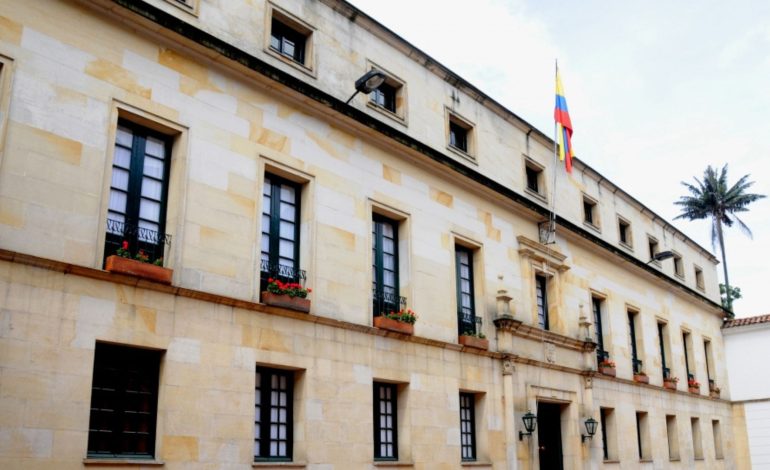 Colombia exige a EE.UU. respetar el derecho internacional tras ataques a narcotraficantes
– En un click