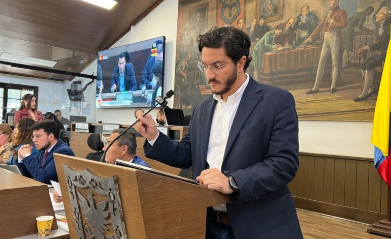 Juan David Quintero pide que TransMilenio sea declarado servicio básico
– En un click