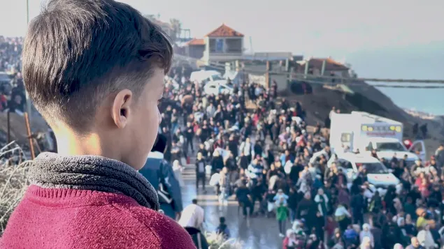 Entre la esperanza y la devastación: familias palestinas regresan a Gaza tras meses de conflicto –
– En un click