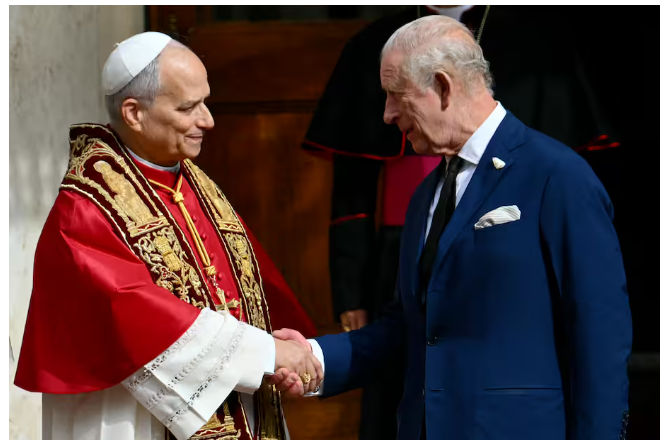 Carlos III y el Papa rezan juntos en la Capilla Sixtina: ¿por qué es histórica? –
– En un click