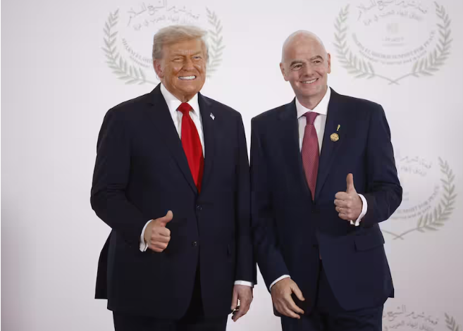 El presidente de la FIFA, Gianni Infantino, sorprende con su presencia en la Cumbre de Gaza junto a líderes políticos –
– En un click