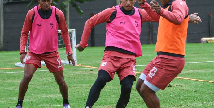 Leyenda de Santa Fe, firmó con su nuevo equipo: deja el FPC
– En un click