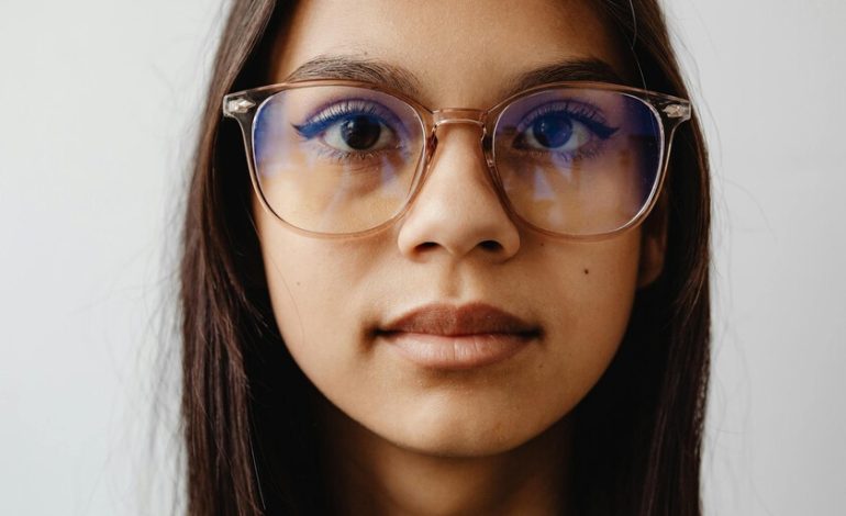 El uso de gafas contra la «luz azul» es cosa del pasado. El futuro son las gafas anti-reconocimiento

 – En un click