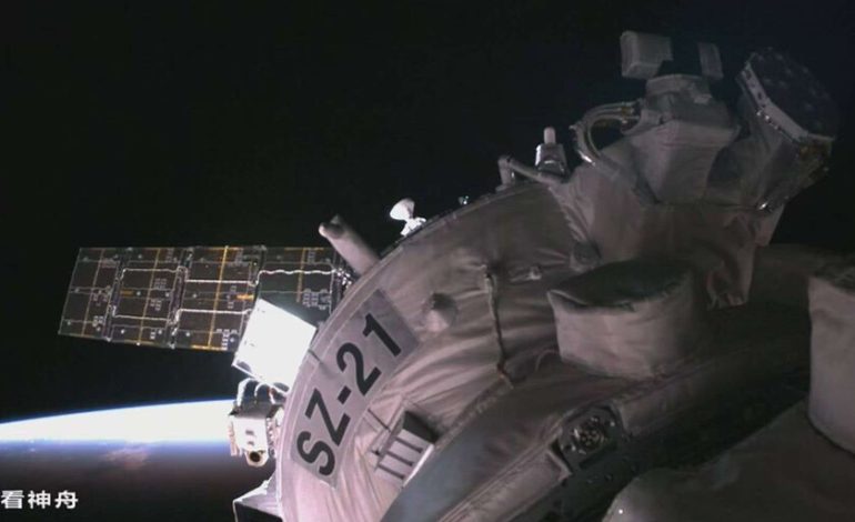 Tres astronautas chinos han retrasado su regreso a la Tierra debido a un impacto en la nave. El sospechoso: basura espacial

 – En un click