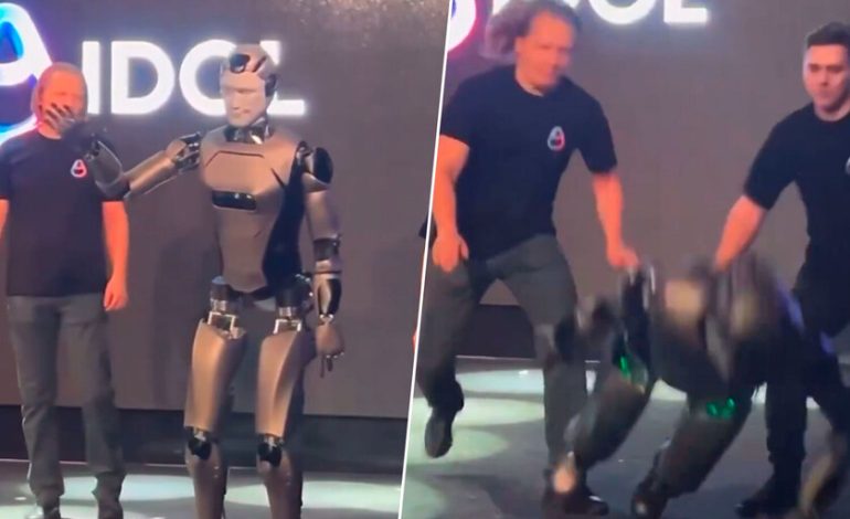 saludar. Ha caído de bruces

 – En un click