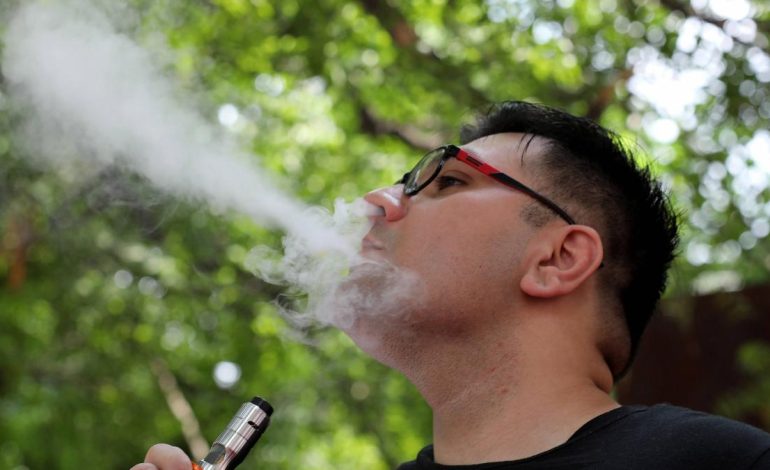  Alcaldía de Medellín prohibió la venta y consumo de vapeadores y cigarrillos electrónicos en escuelas, universidades y sus alrededores

 – En un click