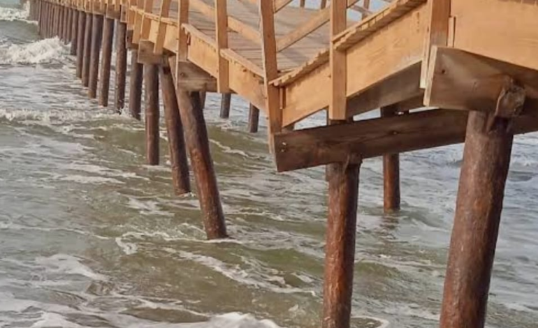 La erosión costera obliga al cierre del muelle turístico de Moñitos, Córdoba

 – En un click