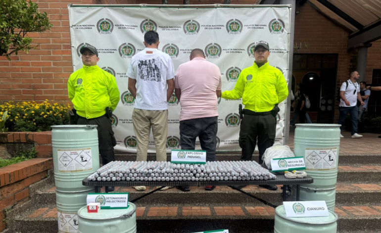 Comerciantes de explosivos del ‘clan del Golfo’ en Cisneros, Antioquia, fueron capturados con un cargamento masivo para la fabricación de artefactos

 – En un click