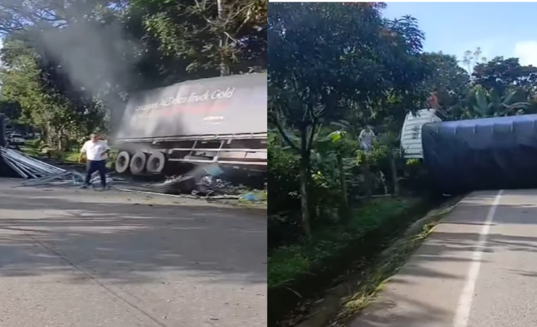 Dos camionetas chocaron y provocaron volcamiento, hay cierre total del corredor

 – En un click