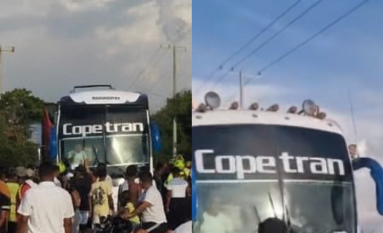 Adolescente fue atropellada por un autobús mientras acompañaba a su familia a un funeral

 – En un click