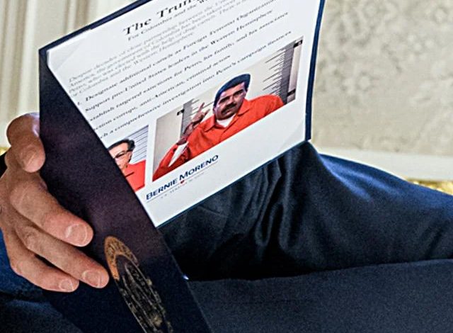 Funcionario de Trump aparece con documento que propone sanciones y arresto simbólico a Petro – 

 – En un click