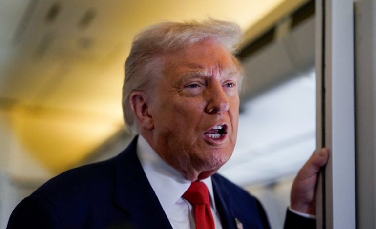 Presión militar y palabras concretas: Trump dice que hablará pronto con Maduro – 

 – En un click