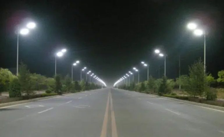 Denuncian supuestas irregularidades en el contrato millonario de iluminación en Kali
– En un click