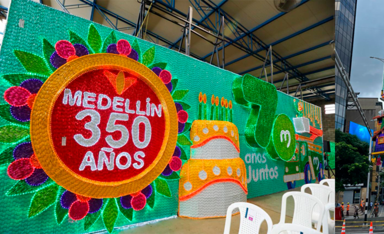 El alumbrado de Medellín de 2025 celebra los 350 años de historia de la ciudad

 – En un click