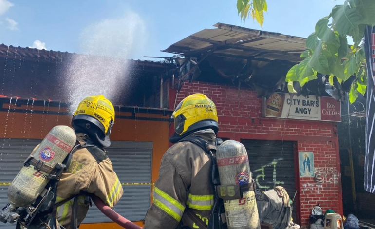 Las autoridades lograron controlar la situación y evitar que se produjeran heridos.

 – En un click