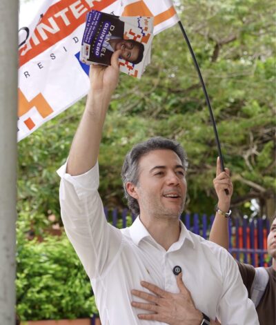  Autoridades electorales colombianas rechazan inscribir al exalcalde Quintero para la presidencia

 – En un click