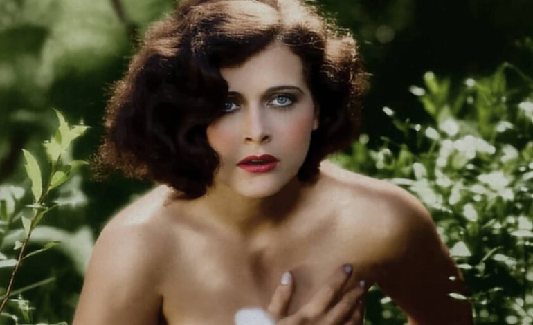  En 1932, Hedy Lamarr realizó el primer desnudo de la historia del cine. Y luego fue a inventar el WiFi.

 – En un click