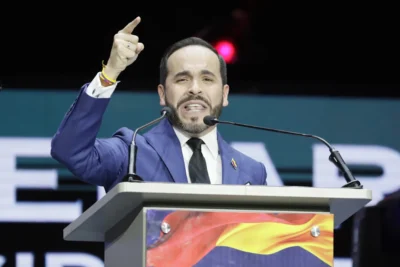  Abelardo de la Espriella, un excéntrico abogado convertido en obispo de la derecha colombiana

 – En un click