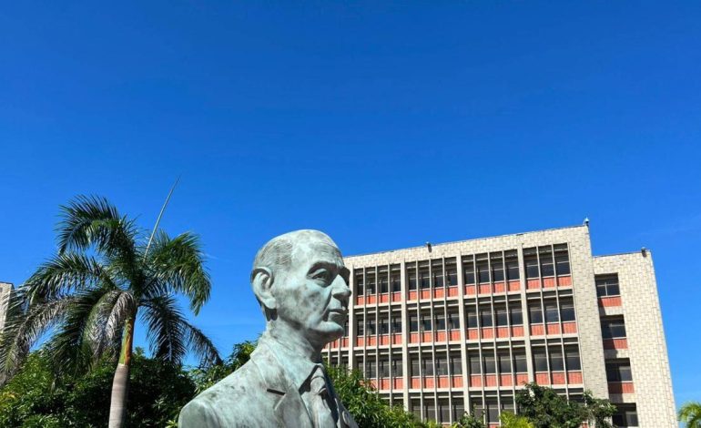  ¿Quién es Rafael Castillo Pacheco, el recién nombrado rector de Uniatlántico que está bajo escrutinio por su expediente disciplinario?

 – En un click