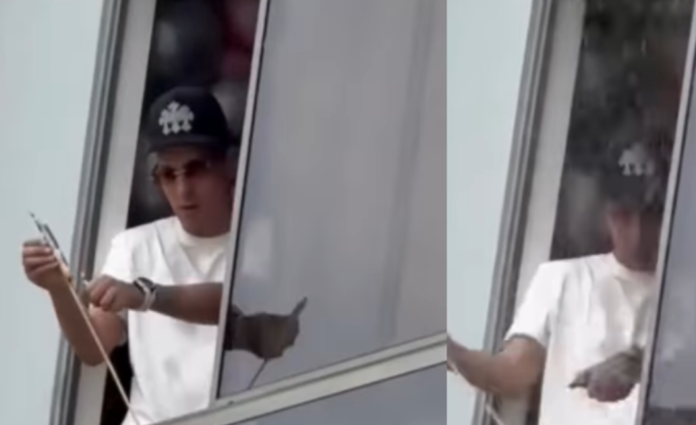  Hombre arrojó un balde de agua fría a un vecino que se disponía a tirar pólvora desde la ventana de su departamento en Antioquia

 – En un click