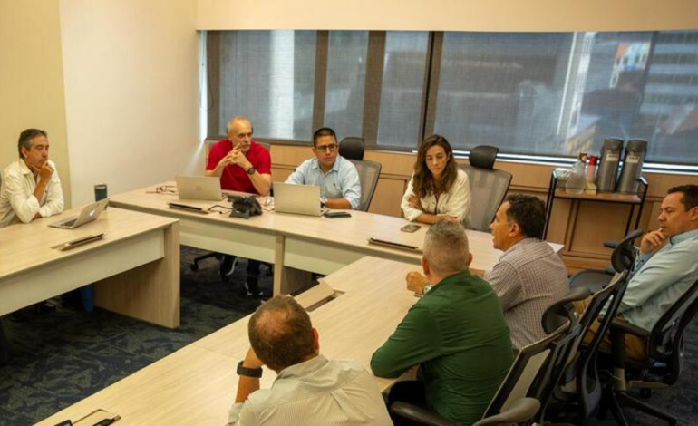  Empleados de bares, discotecas y restaurantes protestan contra el horario de cierre

 – En un click