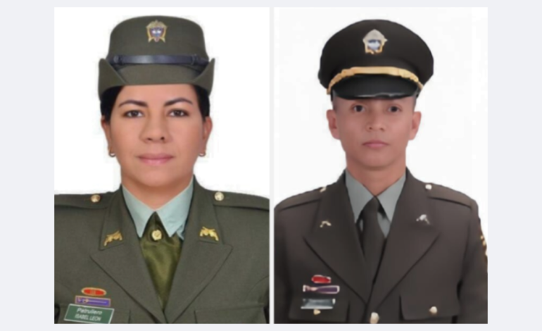  ¿Quiénes fueron los dos policías que murieron en un accidente de tránsito en Dapa, zona de Yumbo, en el Valle? La moto en la que viajaban se estrelló contra un árbol.

 – En un click