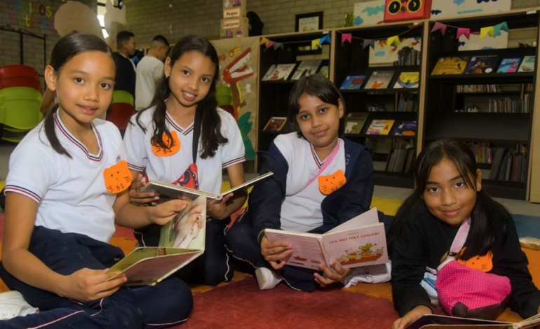  Medellín renueva sus bibliotecas escolares para construir una ciudad lectora desde las aulas

 – En un click