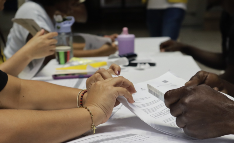  Desplazados del Pacífico reciben ayuda en Cali

 – En un click