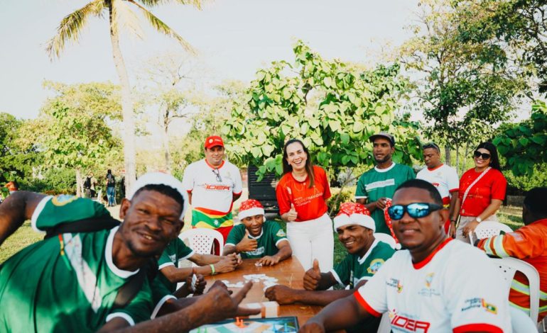  Hubo un día de limpieza, regalos y cena.

 – En un click