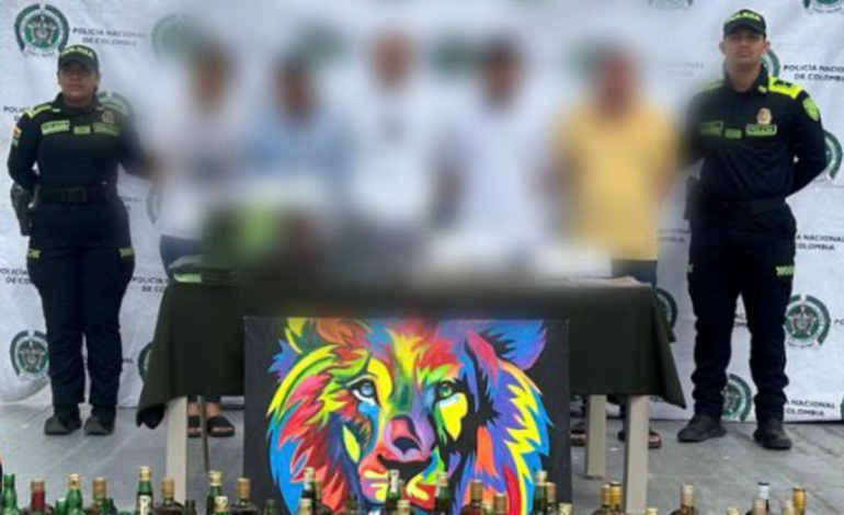  Seis integrantes de ‘Los Costeños V’ caen con 116 botellas de licor adulterado

 – En un click