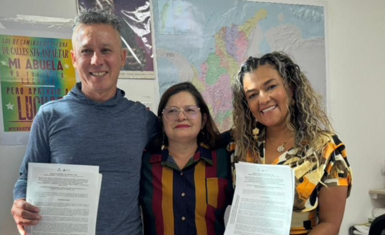  Campesinos cordobeses reciben terrenos baldíos que fueron explotados, según la ANT, por Agropecuaria El Ubérrimo SAS

 – En un click