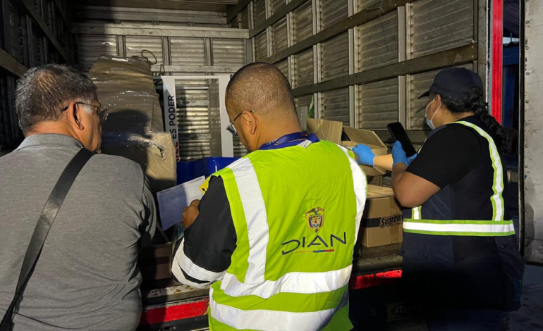  ‘Plan Navidad’, el operativo nacional contra el contrabando de la Dian llegó al parque Las Delicias de Cali: incautaron licores y cosméticos

 – En un click
