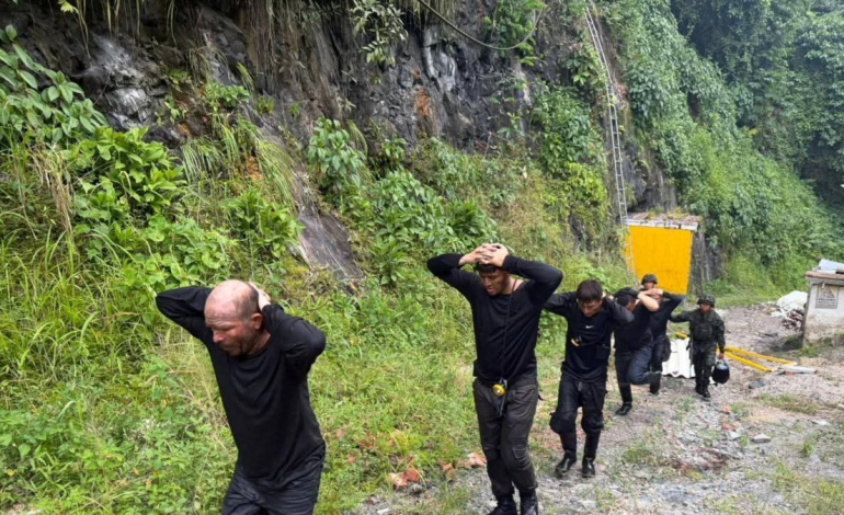  Comando armado asalta mina de esmeraldas en el ‘Cinturón Verde’ Boyacá

 – En un click