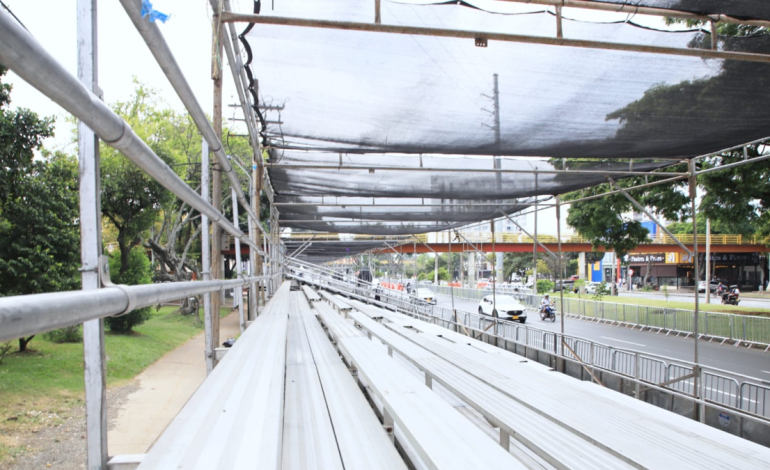  A pocas horas de que comiencen las emociones del Salsódromo de la Feria de Cali, así avanza el montaje de las gradas para los desfiles

 – En un click