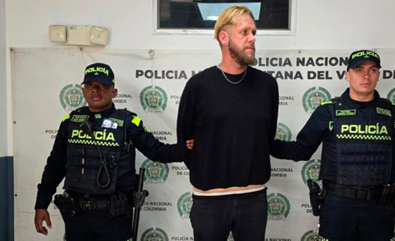  Fue sorprendido con otro adolescente y la madre del menor

 – En un click