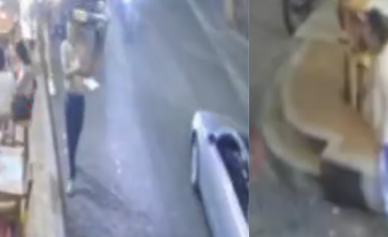  El presunto autor sonrió en medio de la captura

 – En un click