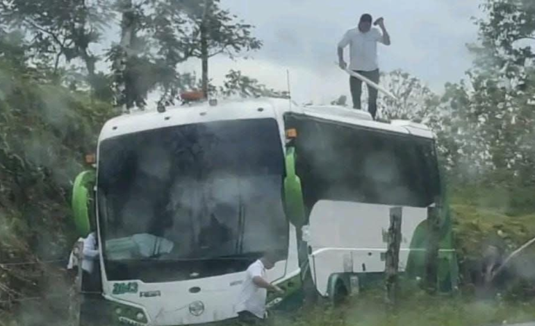  Racha de accidentes viales con colectivos pone en jaque la seguridad vial, el más reciente ocurrió en Urabá

 – En un click