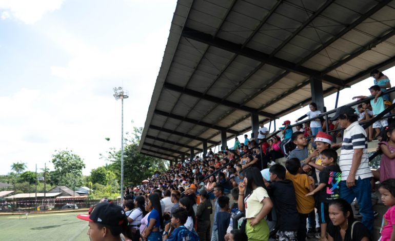  Así fue la entrega de más de 2.000 regalos que llegaron vía aérea a Mitú en una nueva edición de Vuelos de Alegría

 – En un click