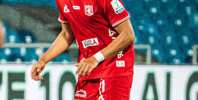  América no ejecutaría la opción de compra por Sebastián Navarro

 – En un click