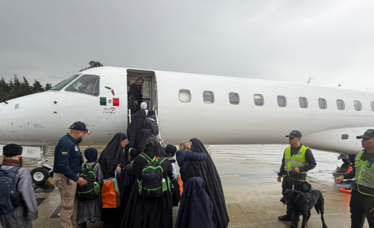  Así fue la salida del país de los miembros de la secta judía Lev Tahor, expulsados ​​de Colombia cuando intentaban radicarse en Yarumal, Antioquia.

 – En un click