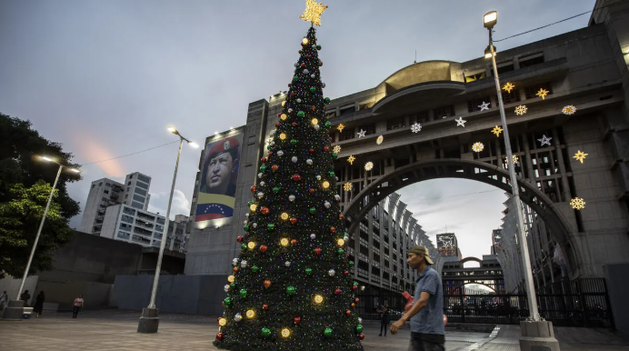  Celebración y miedo en Venezuela: la Navidad más tensa en Caracas – 

 – En un click